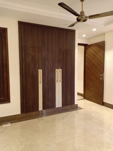 Room in 2 BHK Apartment at Malviya Nagar – for Rent
