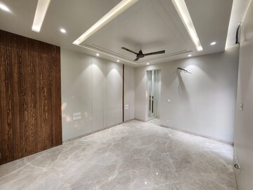 Room in 4 BHK Builder Floor at SS Mayfield Gardens, Sector 51 – for Sale