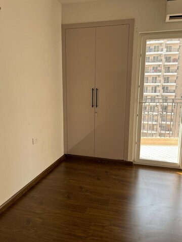 Room in 2 BHK Apartment at Amrapali Golf Homes, Sector 4, Greater Noida – for Sale