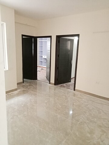 Room in 4 BHK Apartment at Orris Aster Court, Sector 85 – for Sale