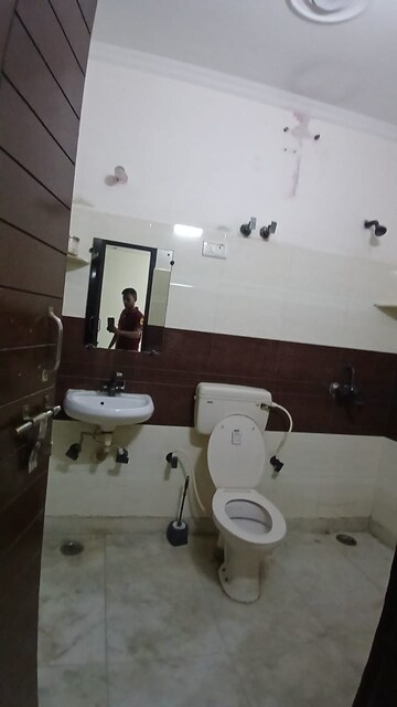 Master Bedroom in 3 BHK Apartment at Mahagun Mirabella, Sector 79 – for Rent