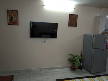 Room in 1 RK Apartment at Defence Colony – for Rent