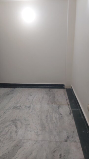 Room in 2.5 BHK Builder Floor at Mayur Vihar – for Rent
