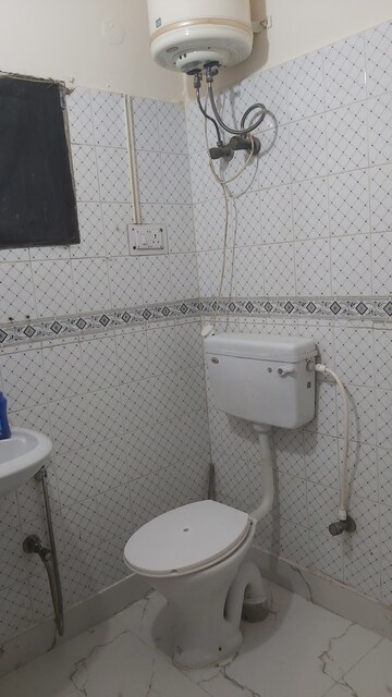 Bathroom in 2.5 BHK Builder Floor at Mayur Vihar – for Rent