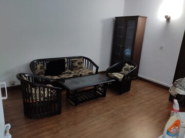 Living Room in 1 BHK Apartment at Defence Colony – for Rent