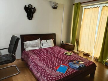 Bedroom in 4 BHK Apartment at DLF The Summit, Dlf Phase V – for Rent