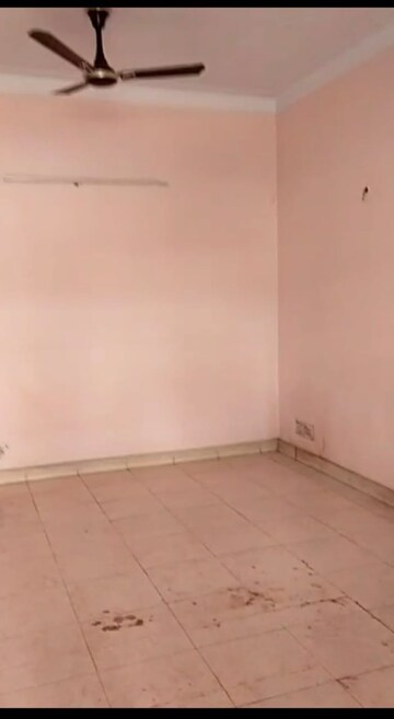 Room in 3 BHK Builder Floor at Chitra Vihar – for Rent
