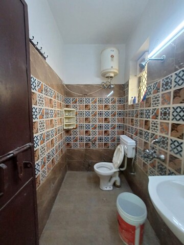 Bathroom in 1 BHK Independent House at Ansal Plaza Sector-23, Palam Vihar – for Rent