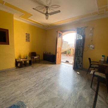 Room in 2 BHK Independent House at Alphacorp Gurgaon One 22, Noble Enclave – for Rent