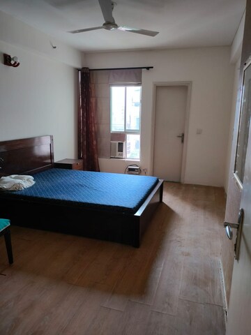 Bedroom in 4 BHK Apartment at DLF The Summit, Dlf Phase V – for Rent