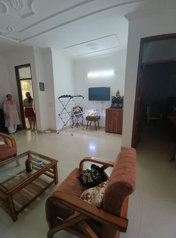 Master Bedroom in 2 BHK Independent House at Ansal Plaza Sector-23, Sector 23 – for Rent