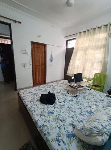 Master Bedroom in 2 BHK Independent House at Ansal Plaza Sector-23, Sector 23 – for Rent