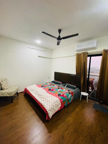 Bedroom in 2.5 BHK Apartment at Hubtown Hill Crest, Andheri East – for Rent