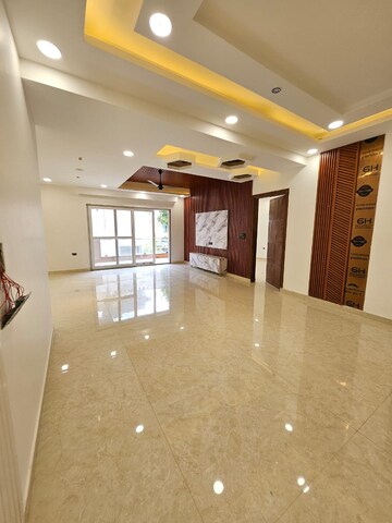 Room in 4 BHK Builder Floor at BPTP District 3, Sector 85 – for Rent
