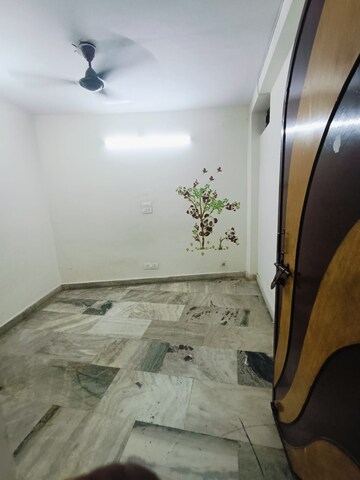 Bedroom in 1 BHK Apartment at East Delhi – for Rent