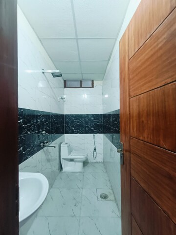 Bathroom in 1 BHK Apartment at East Delhi – for Rent