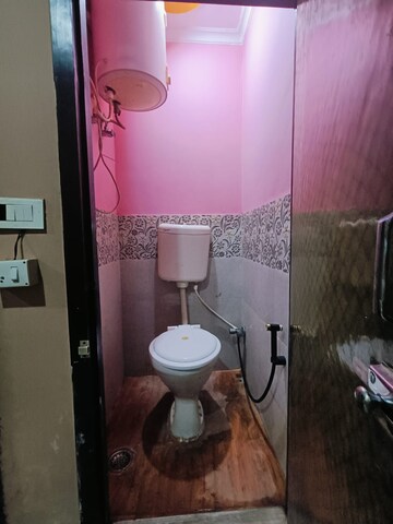 Bathroom in 1 BHK Apartment at East Delhi – for Rent