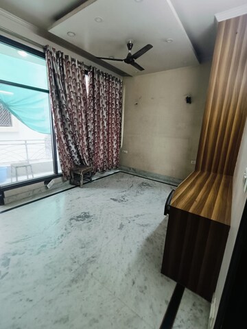 Room in 1 BHK Apartment at East Delhi – for Rent