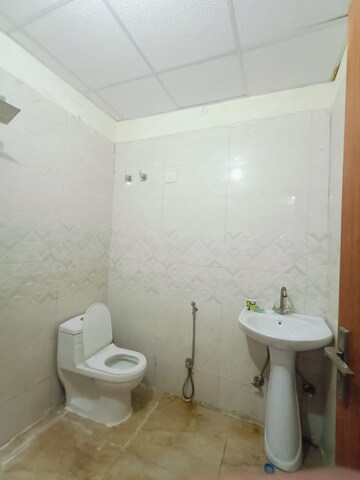 Bathroom in 1 BHK Apartment at East Delhi – for Rent