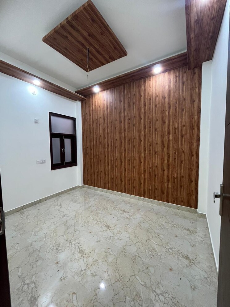 Room, madhavpuram 4 Bedroom 170 Sq.Yd. Apartment In Madhavpuram Meerut 7976434