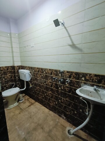 Attached Bathroom in 1 BHK Apartment at East Delhi – for Rent