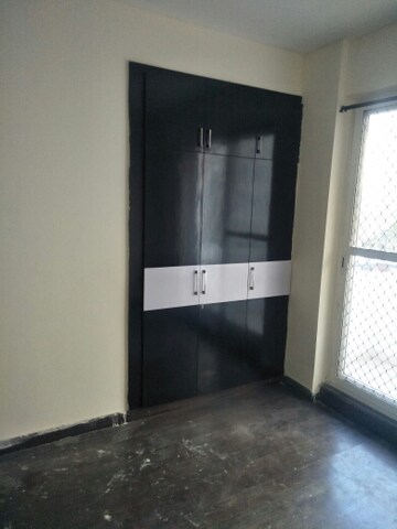 Room in 2 BHK Apartment at Supertech Cape Town, Sector 74 – for Rent