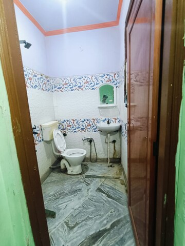 Bathroom in 1 BHK Apartment at East Delhi – for Rent
