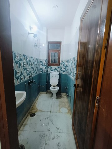 Bathroom in 1 BHK Apartment at East Delhi – for Rent
