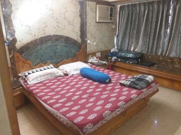 Master Bedroom in 3 BHK Apartment at Khar West – for Rent