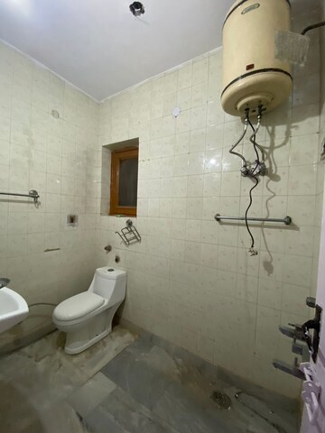 Master Bedroom in 2 BHK Builder Floor at Paschim Vihar – for Rent