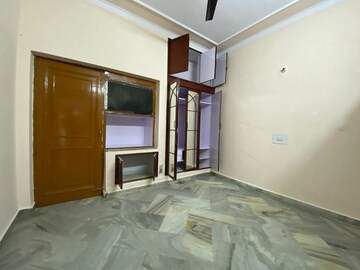 Room in 2 BHK Builder Floor at Paschim Vihar – for Rent