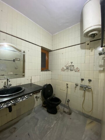 Master Bedroom in 2 BHK Builder Floor at Paschim Vihar – for Rent