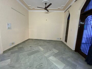 Room in 2 BHK Builder Floor at Paschim Vihar – for Rent