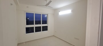 Room in 2 BHK Apartment at Godrej Aqua, International Airport Road – for Rent