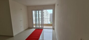 Room in 2 BHK Apartment at Godrej Aqua, International Airport Road – for Rent