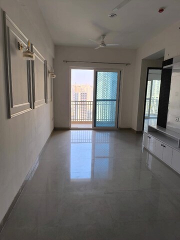 Room in 3 BHK Apartment at Gaur Saundaryam, Tech Zone 4 Greater Noida – for Sale