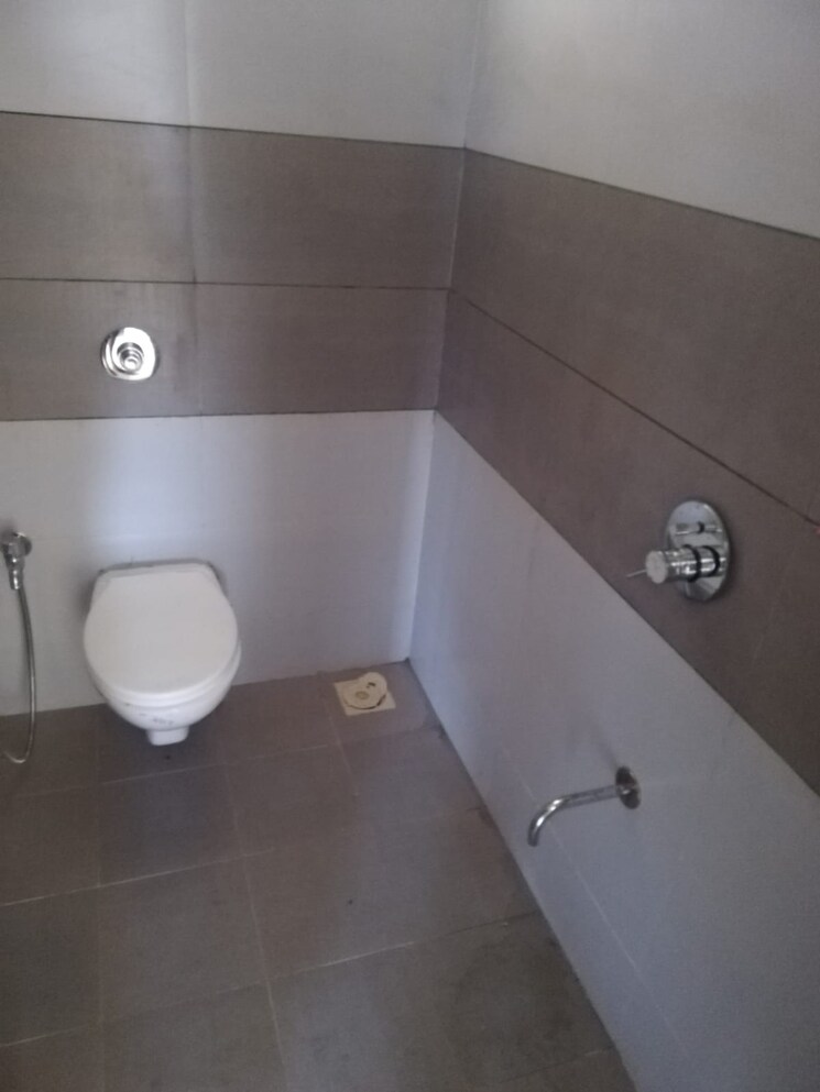Bathroom, gota 3 Bedroom 1500 Sq.Ft. Apartment In Gota Ahmedabad 7977122