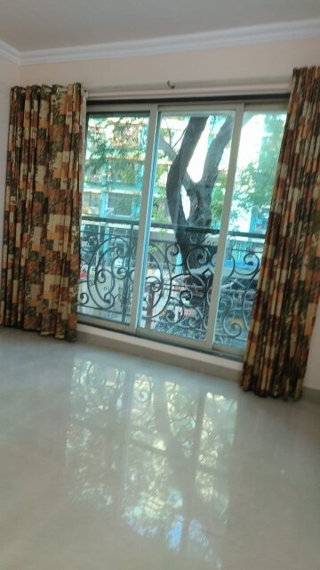 Room in 2 BHK Apartment at Fairmont Palazo, Santacruz East – for Rent