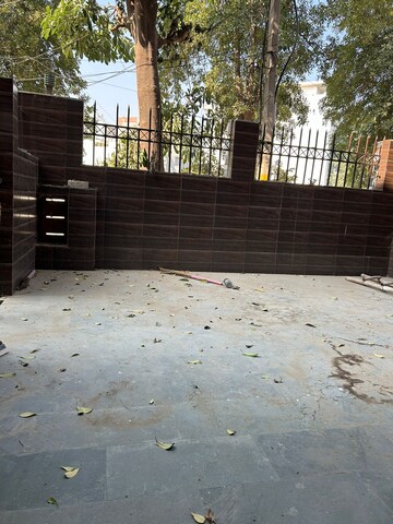 Parking in 2 BHK Builder Floor at Sushant Lok Iii – for Rent