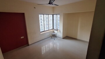 Room in 2.5 BHK Apartment at Runwal Garden City, Balkum Pada – for Rent