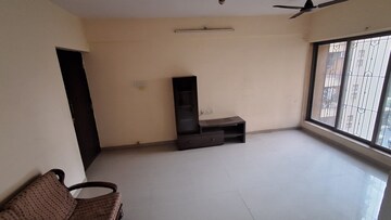 Room in 2.5 BHK Apartment at Runwal Garden City, Balkum Pada – for Rent