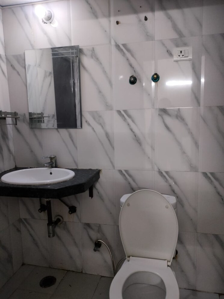 Bathroom, gaur-city-2-11th-avenue 2.5 Bedroom 1205 Sq.Ft. Apartment In Sector 16c Greater Noida Greater Noida 7977282