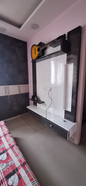 Room in 3.5 BHK Apartment at BPTP Park Prime, Sector 66 – for Rent