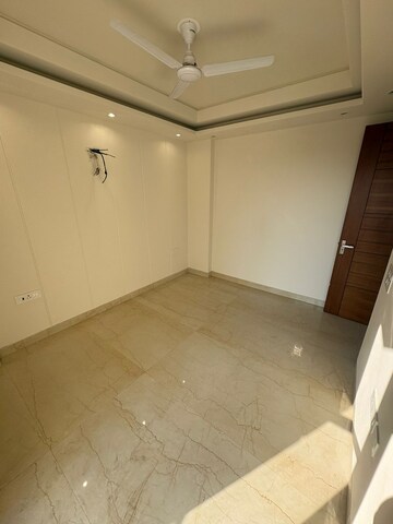Room in 2 BHK Apartment at OP Floridaa, Sector 82 – for Sale