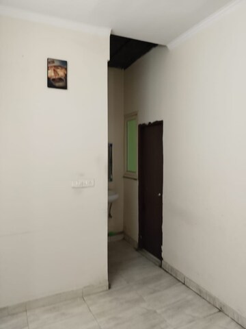 Room in 2 BHK Independent House at Gomti Nagar – for Rent