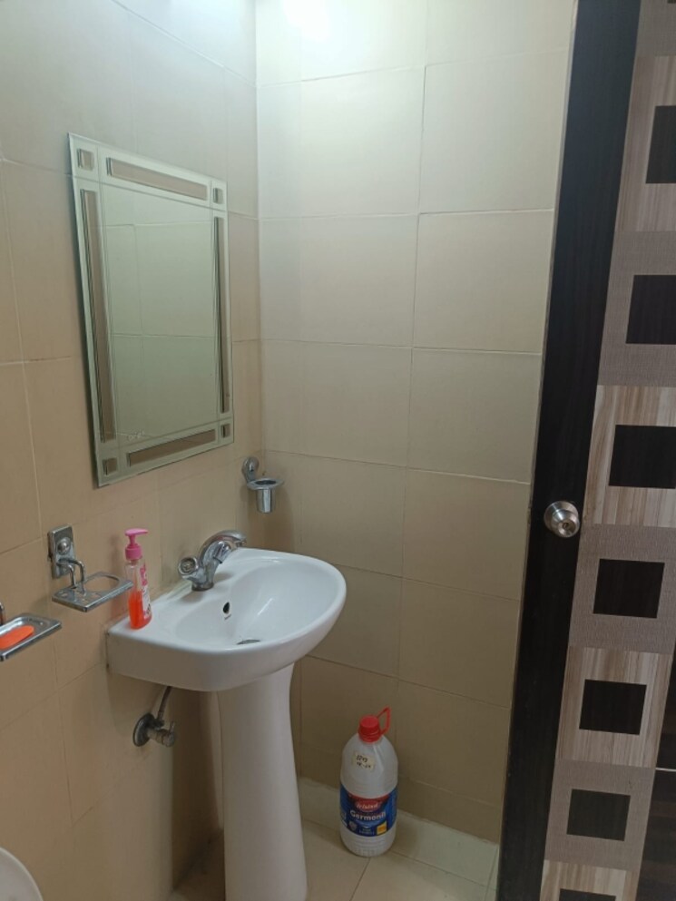 Bathroom, mahagun-mywoods 4 Bedroom 1810 Sq.Ft. Apartment In Sector 16c Greater Noida Greater Noida 7977395