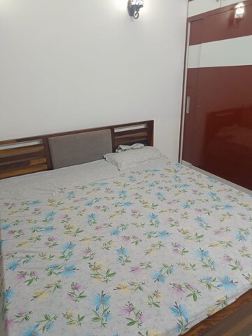 Room in 4 BHK Apartment at Mahagun Mywoods, Sector 16c Greater Noida – for Rent