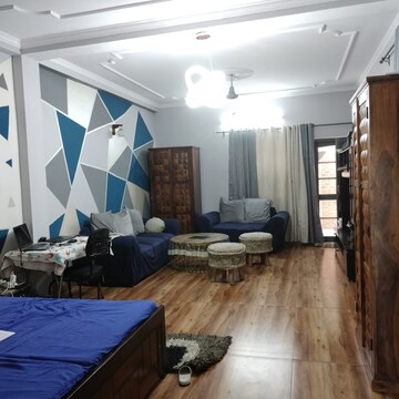 Living Room in 4 BHK Independent House at Phi Iii Greater Noida – for Sale