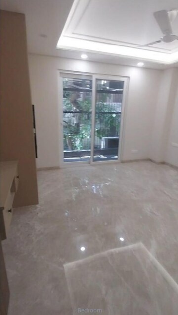 Room in 3 BHK Builder Floor at Nehru Enclave – for Rent