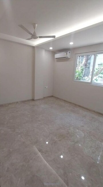 Room in 3 BHK Builder Floor at Nehru Enclave – for Rent